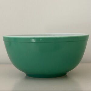 Vintage 1940s Pyrex Primary Green Nesting Mixing Bowl No Number - T.M. REG Mark